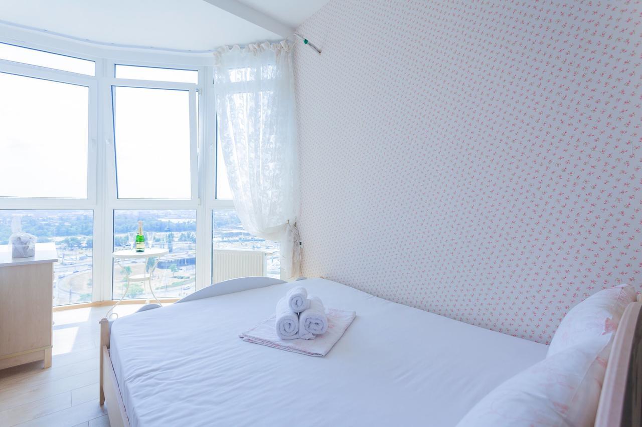Stylish Views Apartments In The Parasol. Parus .Obolonskaya Embankment Kiev Ngoại thất bức ảnh